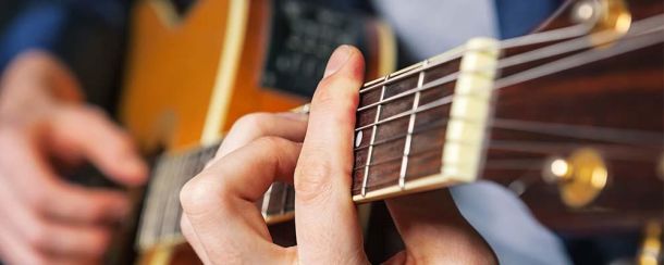 گیتار، یکی از محبوب‌ترین و متنوع‌ترین سازهای موسیقی جهان