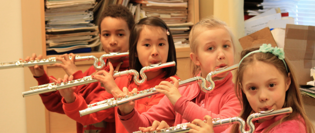 نواختن سازهای بادی: سفری شگفتانگیز برای بهبود اوتیسم